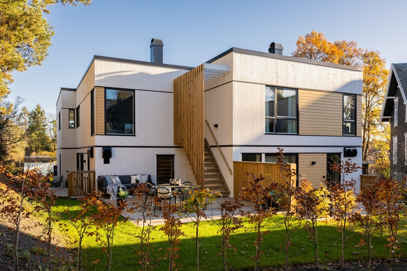 Hage og terrasse på 30 kvm mot vest. Galleribilde