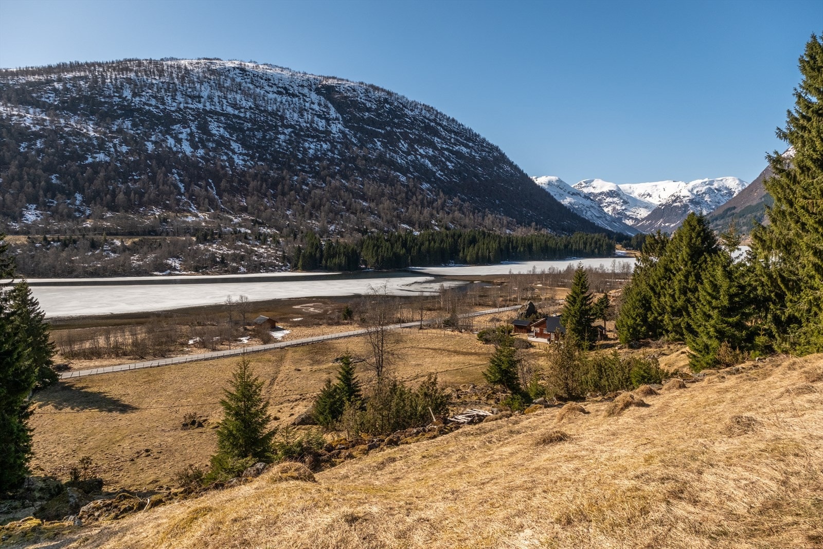 Tylderingen, Stepin, Grøssete og Torstadnakken er nokre av mange flotte fjellturar som ein kan starte på rett frå eigedomen. Galleribilde