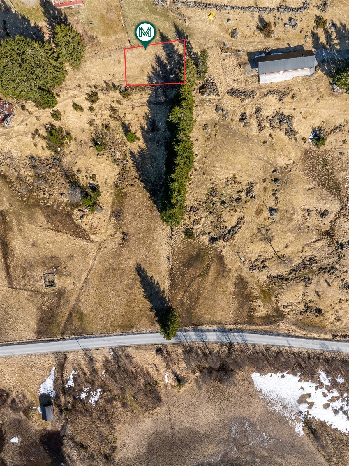 Tilkomst er via privat veg frå FV 211 (gamle Dalavegen). Galleribilde