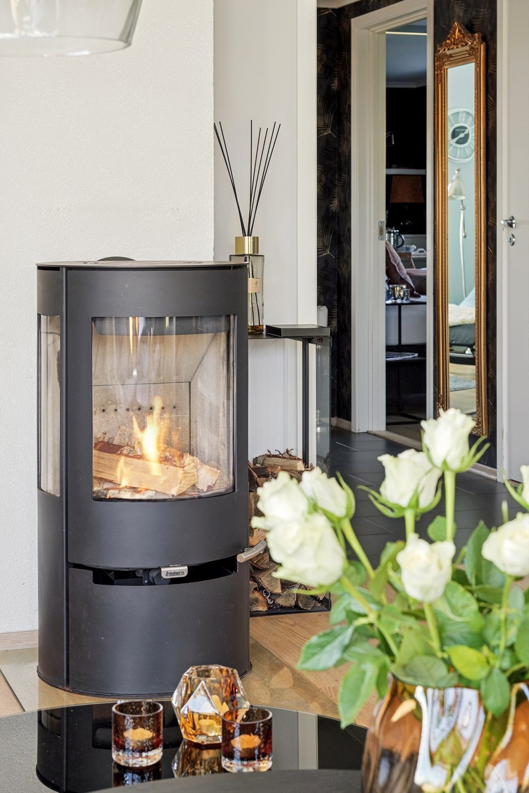 Koselig peis som varmer godt på kalde dager. Galleribilde