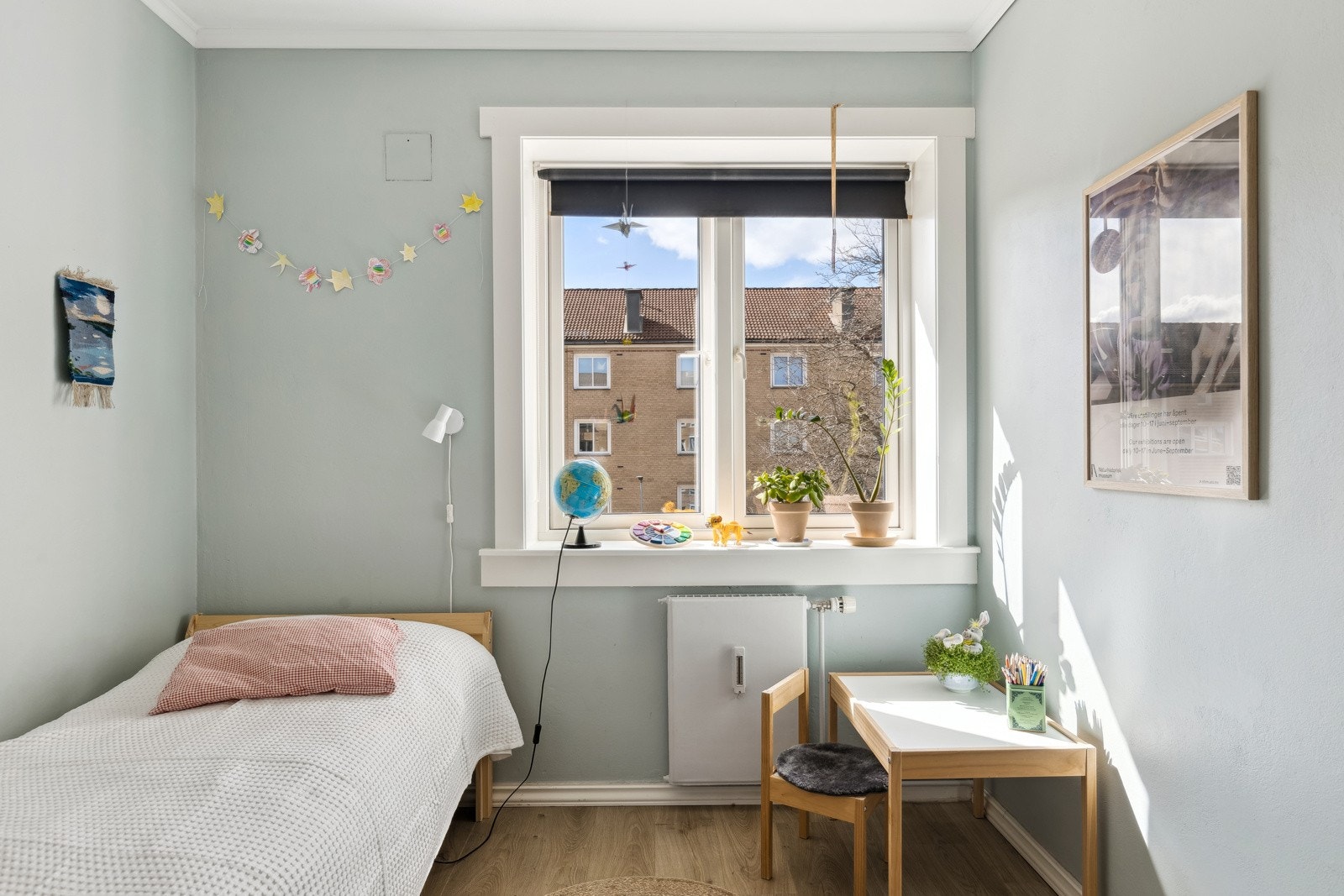 Soverom 2 er også av god størrelse. Kan være et fint barnerom, gjesterom eller kontor. Galleribilde