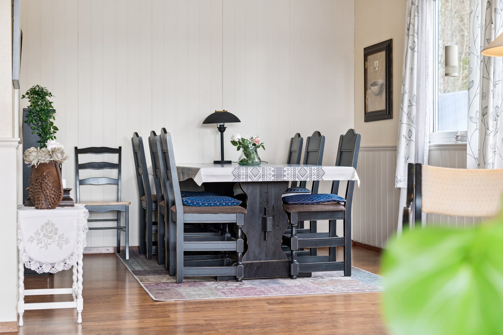 Spisestue i godt størrelse. Galleribilde