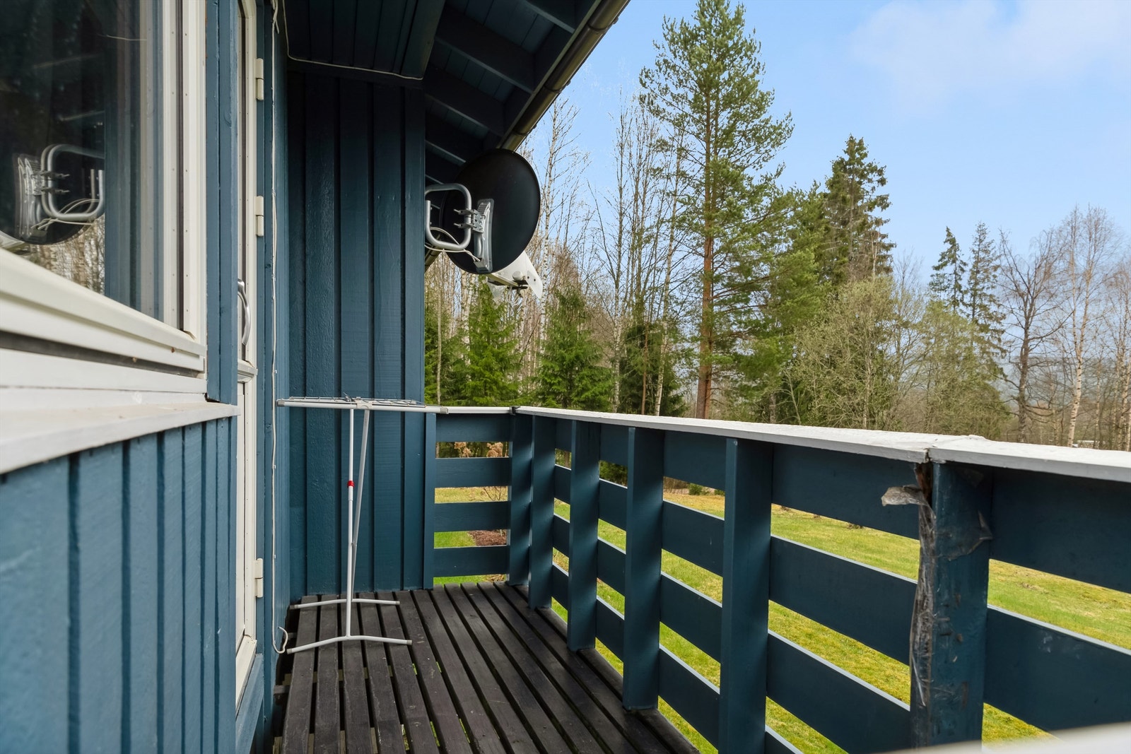 Utgang fra soverom til inntrukket balkong vendt mot nordvest. Galleribilde