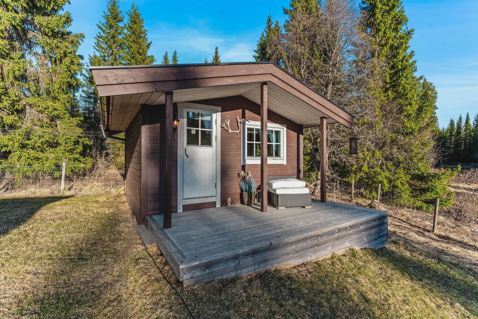 Som et ekstra pluss medfølger et koselig anneks og et uthus. Galleribilde