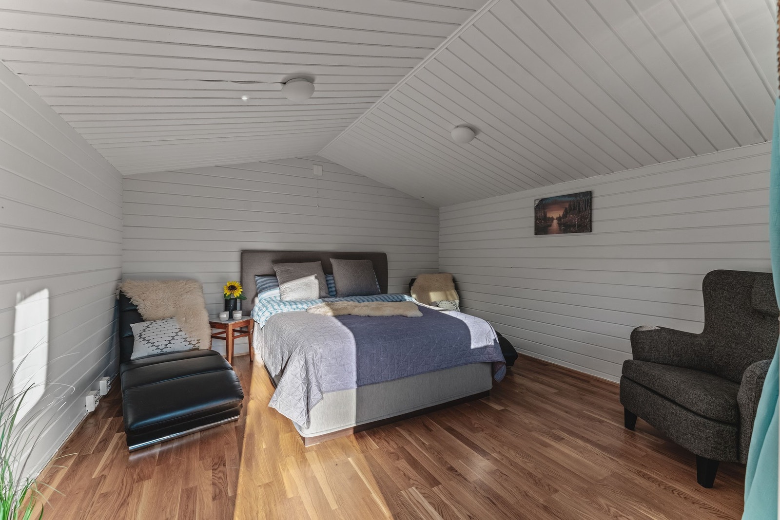 Annekset er innredet som soverom - perfekt for gjester eller ungdommer som ønsker sitt eget lille krypinn. Galleribilde