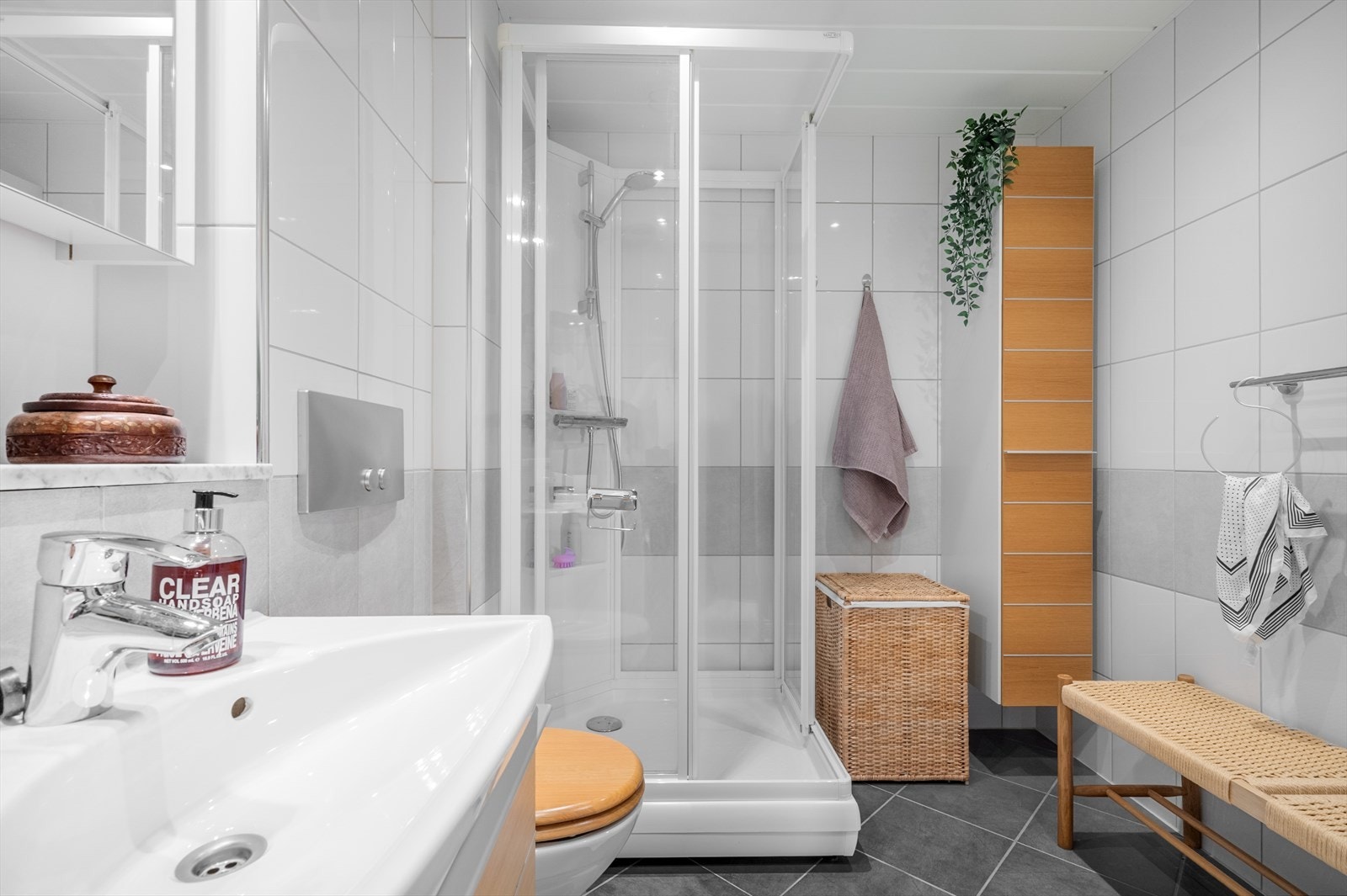 Pent, helfliset bad som er renovert i regi av borettslaget. Galleribilde