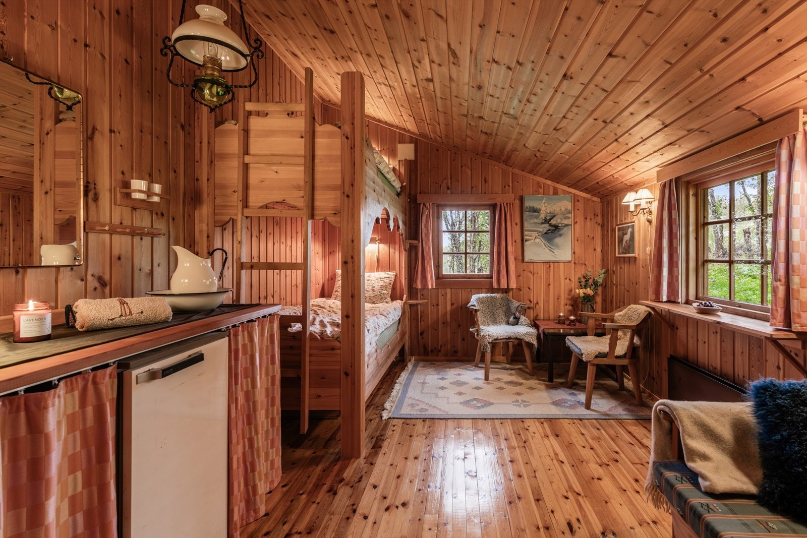 Soverom nr 2. Romslig soverom i den "nyere delen) Galleribilde