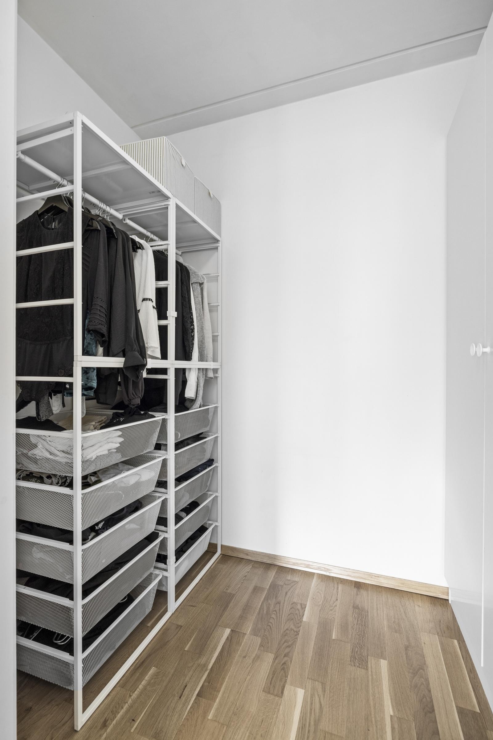 Praktisk Walk-in closet Galleribilde