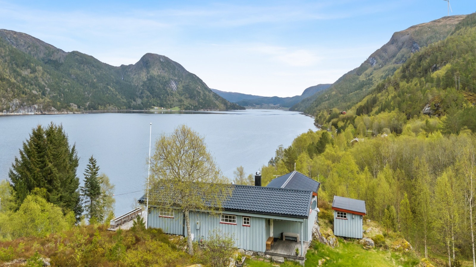 Nærområdet byr på vakker natur og mulighet for en rekke fine naturopplevelser både på sjøen og på land. Galleribilde