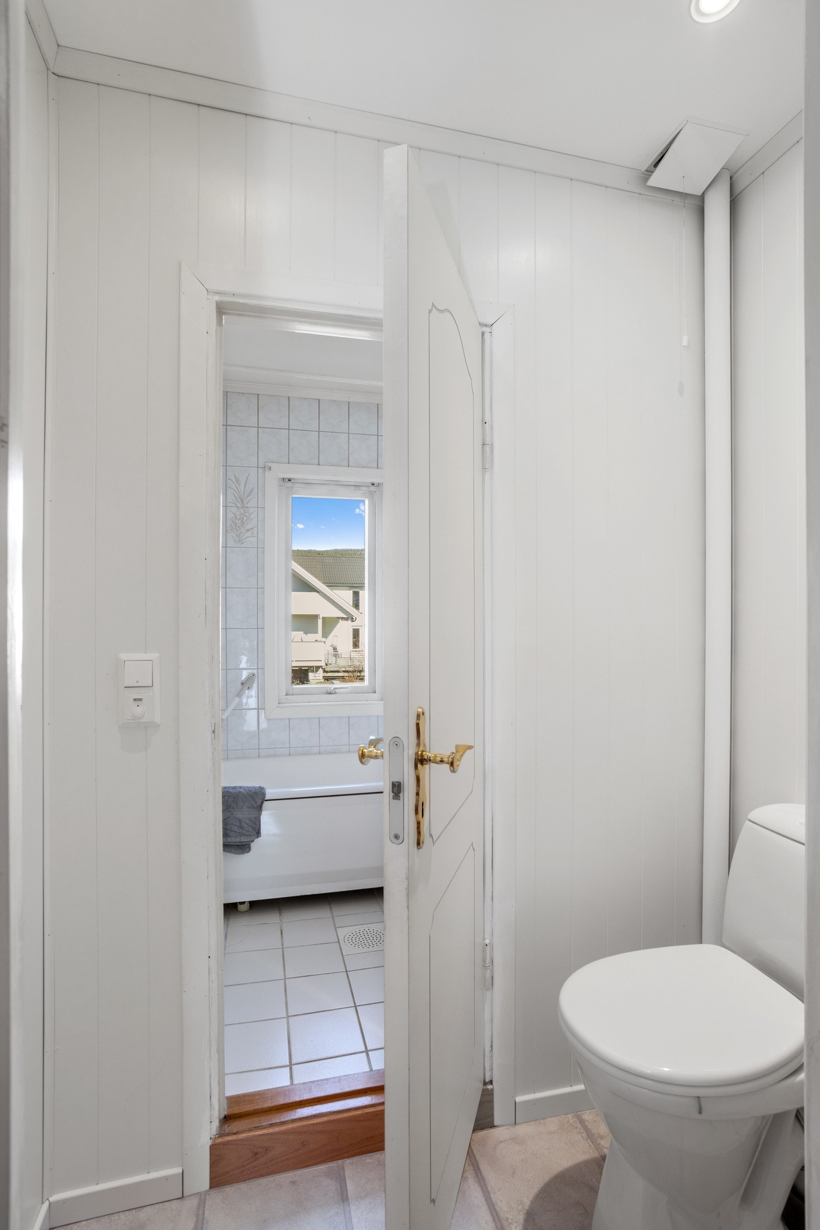 Toalettrom før man kommer til badet. Galleribilde