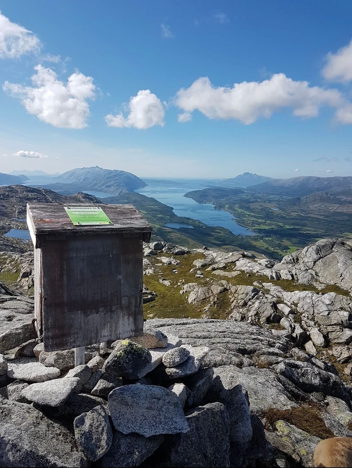 Klampen er en av de lengste fjell trim turene i Leirfjord, men den er også en av de flotteste . Turen starter like før toven tunnelen og er i gang avstand fra hytta. Galleribilde