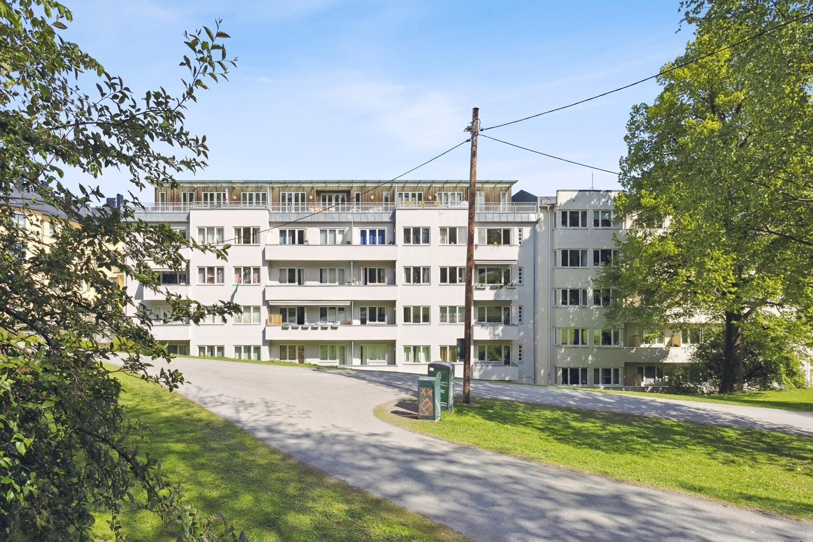 Beliggenheten er uslåelig, med Stensparken som nærmeste nabo. Her kan du nyte rolige spaserturer, pikniker og friluftsaktiviteter rett utenfor døren, samtidig som du har kort vei til alt byen har å tilby. Galleribilde