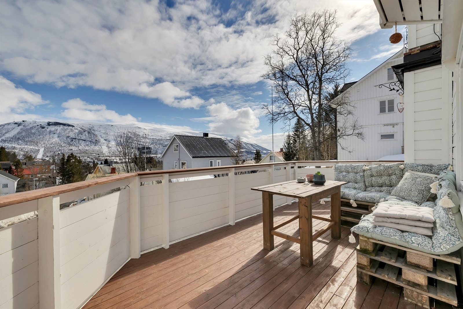 Nydelige sol- og utsiktsforhold fra verandaen Galleribilde