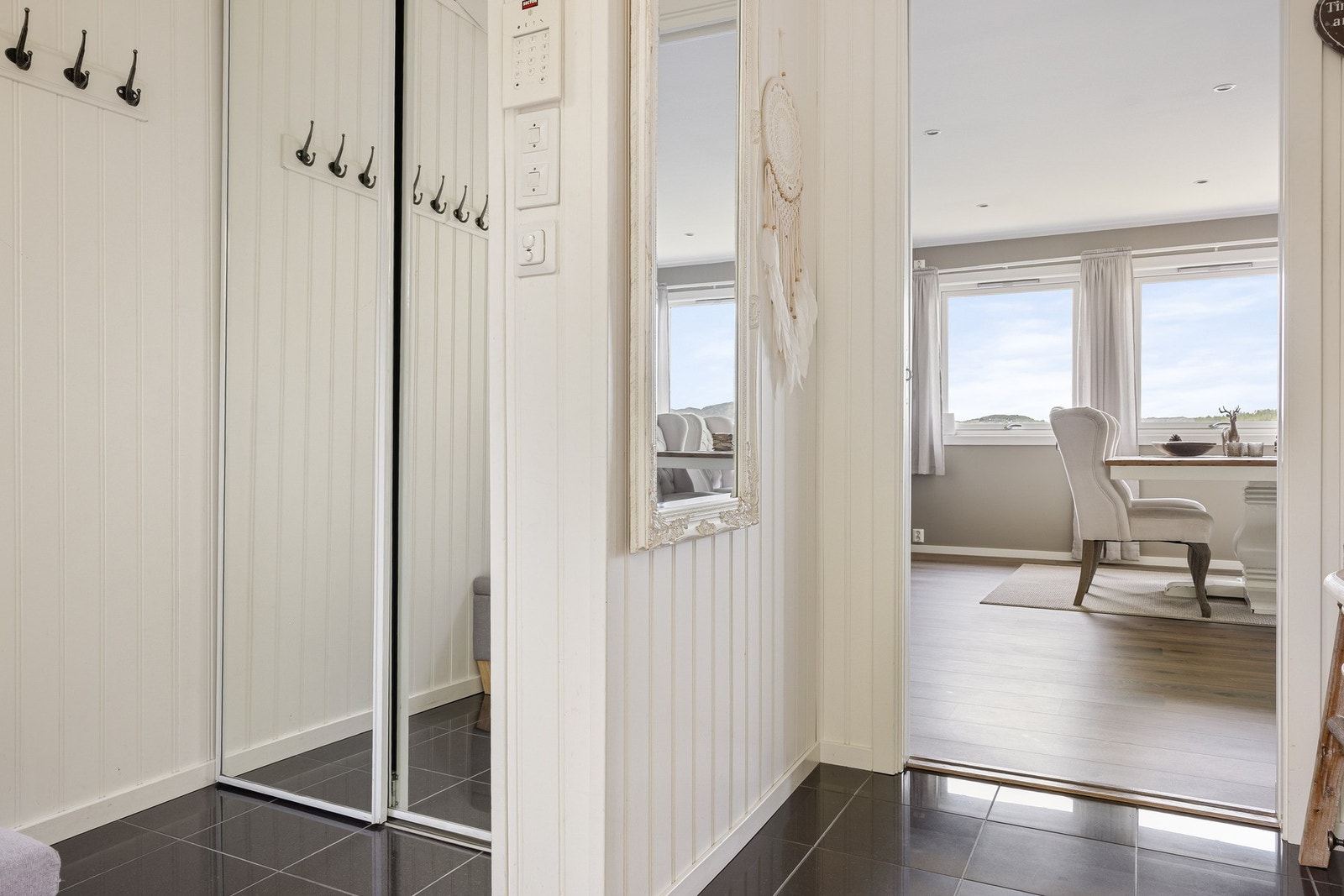 Det er varmekabler i gulv i entréen. Galleribilde