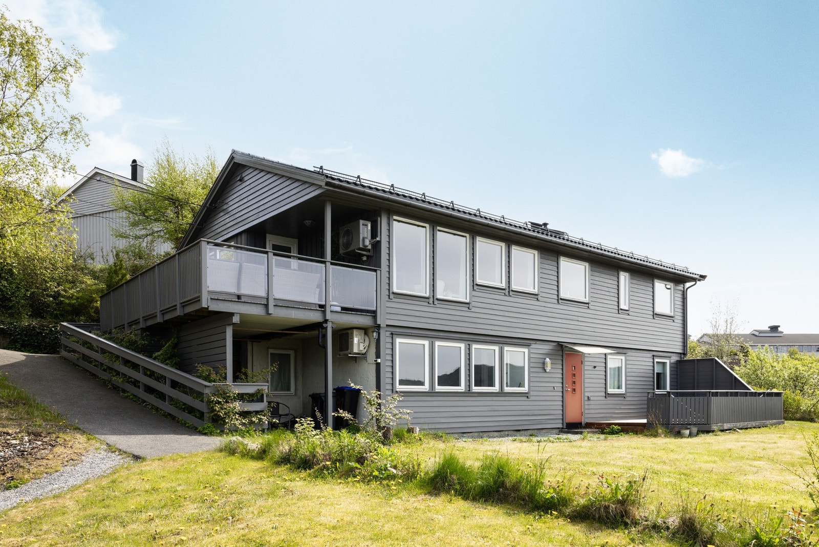 Boligen har en flott beliggenhet hvor denne andelen disponerer det meste av utearealet Galleribilde