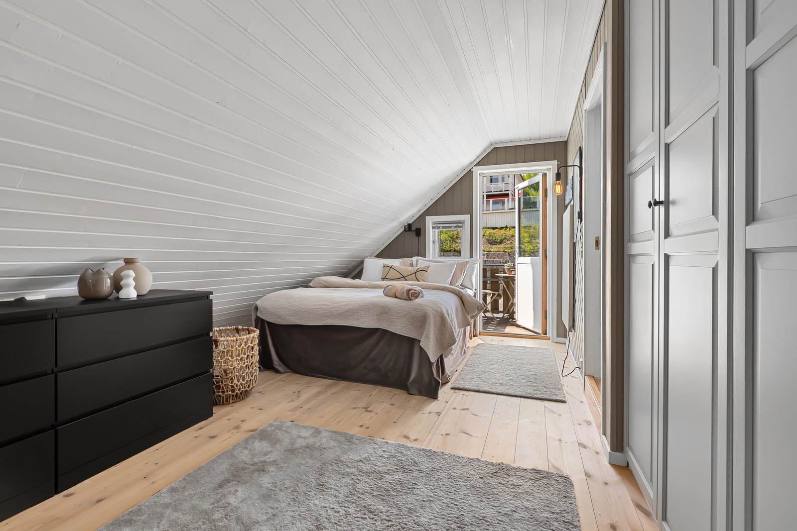 Master bedroom med tilgang til eget bad Galleribilde