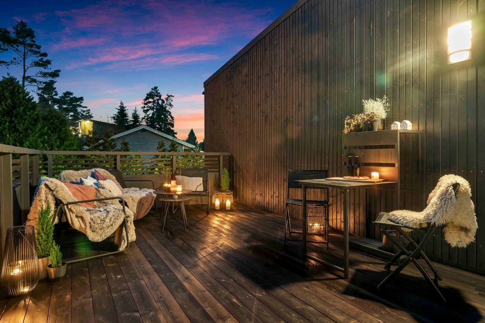 God plass til flere soner som lounge, spiseplass og grill Galleribilde