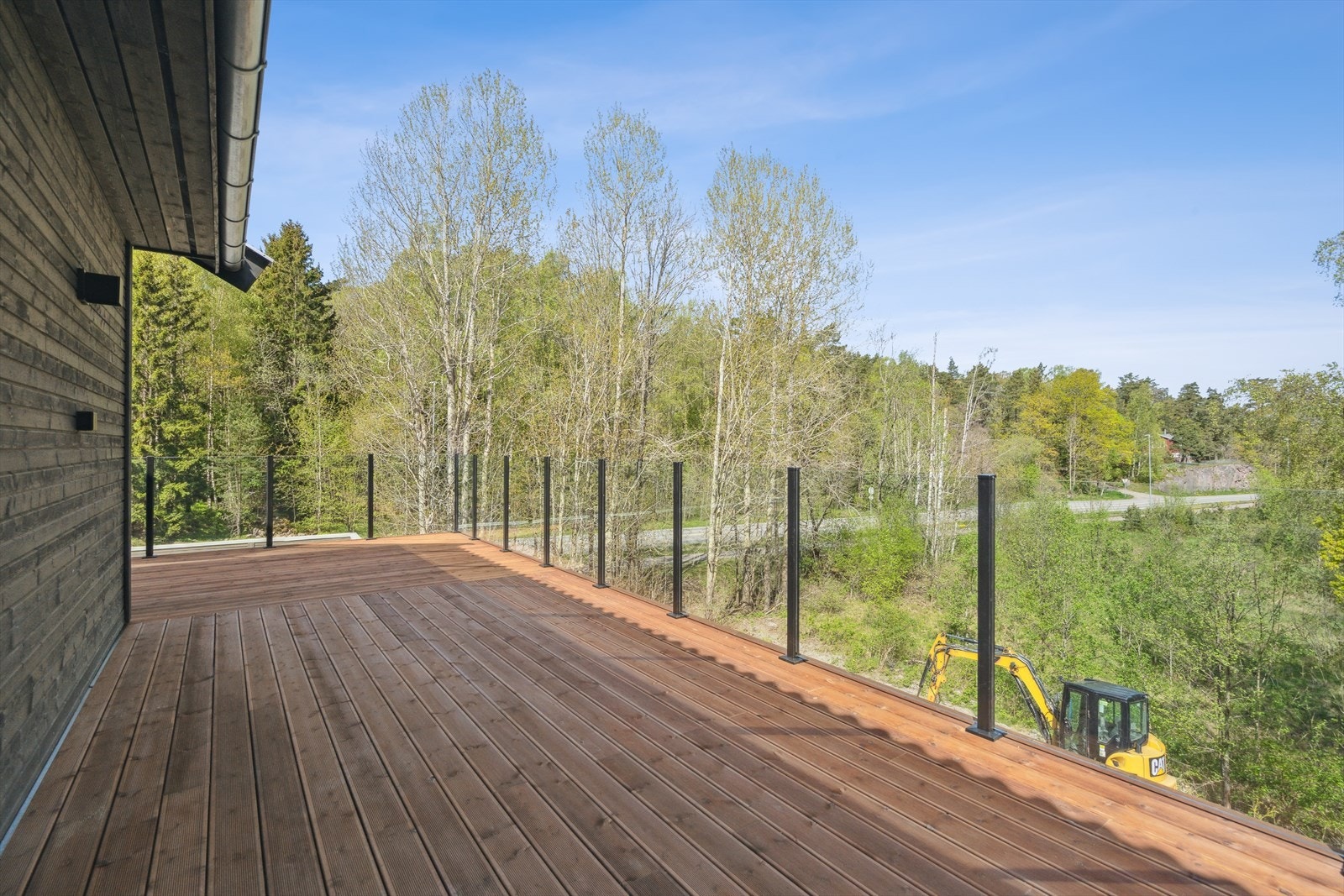 Takterrassen er innrammet med glass rekkverk og er på hele 37,5 kvm. Galleribilde