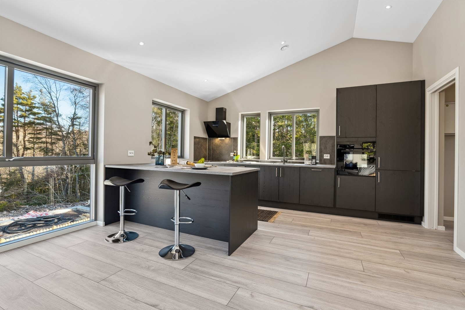 Kjøkken av samme type som er satt inn i Vestveien 187 Galleribilde