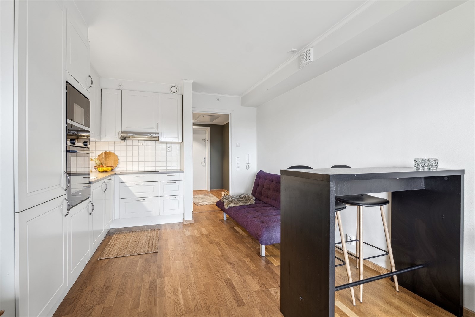 Kjøkken med integrerte hvitevarer. Galleribilde