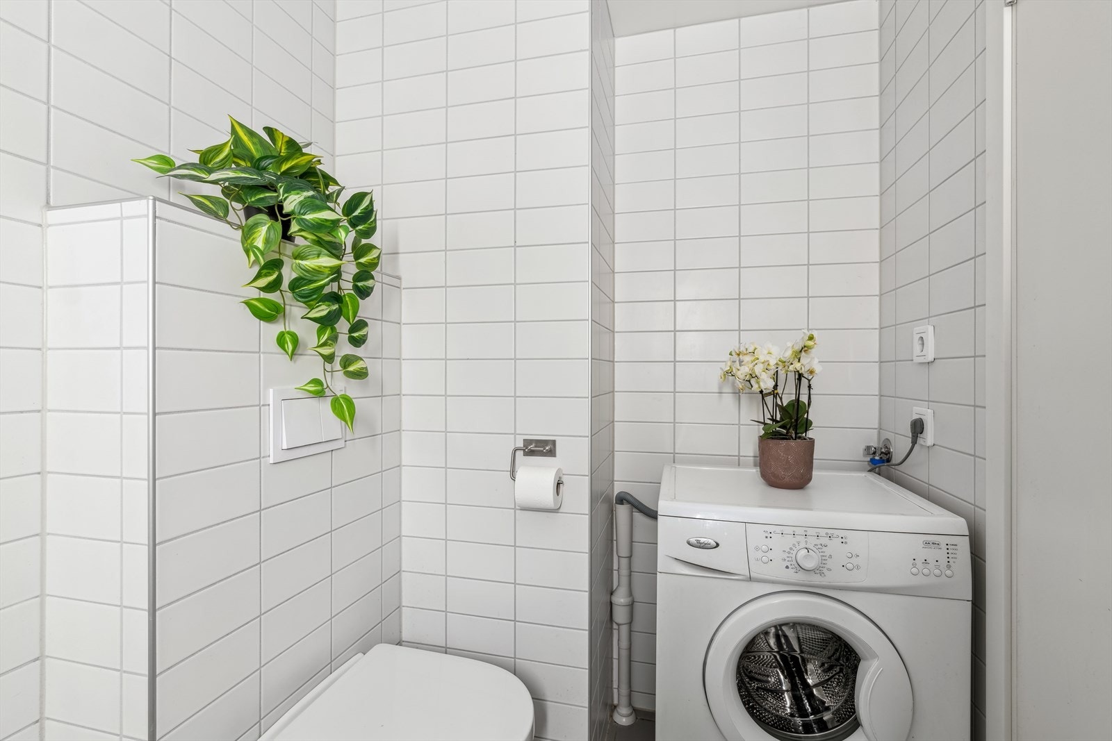 Opplegg for vaskemaskin på badet Galleribilde