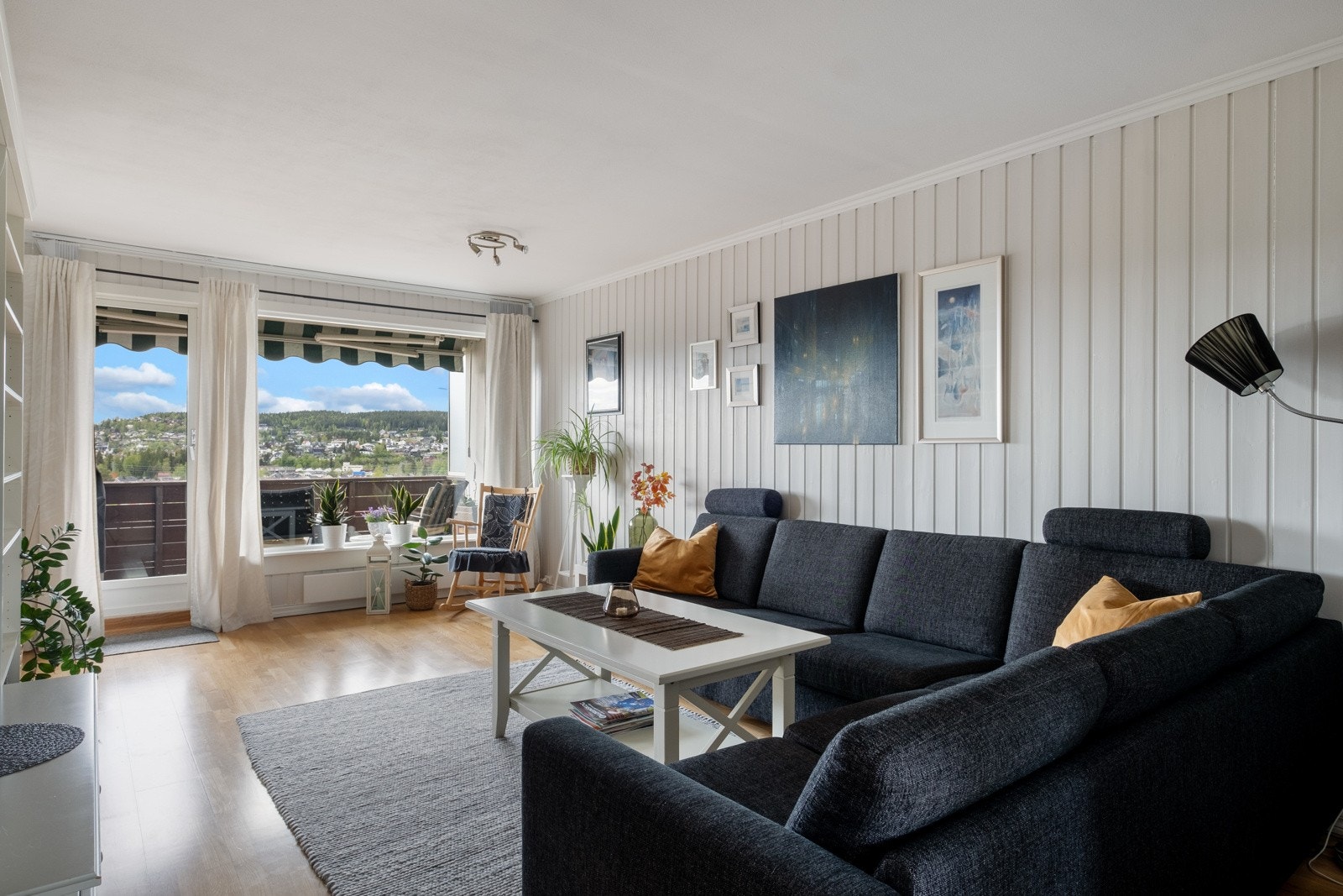 Velholdt og lettstelt 3-roms leilighet med gode kvaliteter. Galleribilde