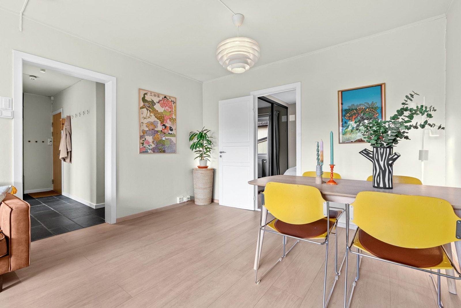 Leiligheten ligger i en fin, usjenert 1. etasje, og passer for folk i alle aldre Galleribilde