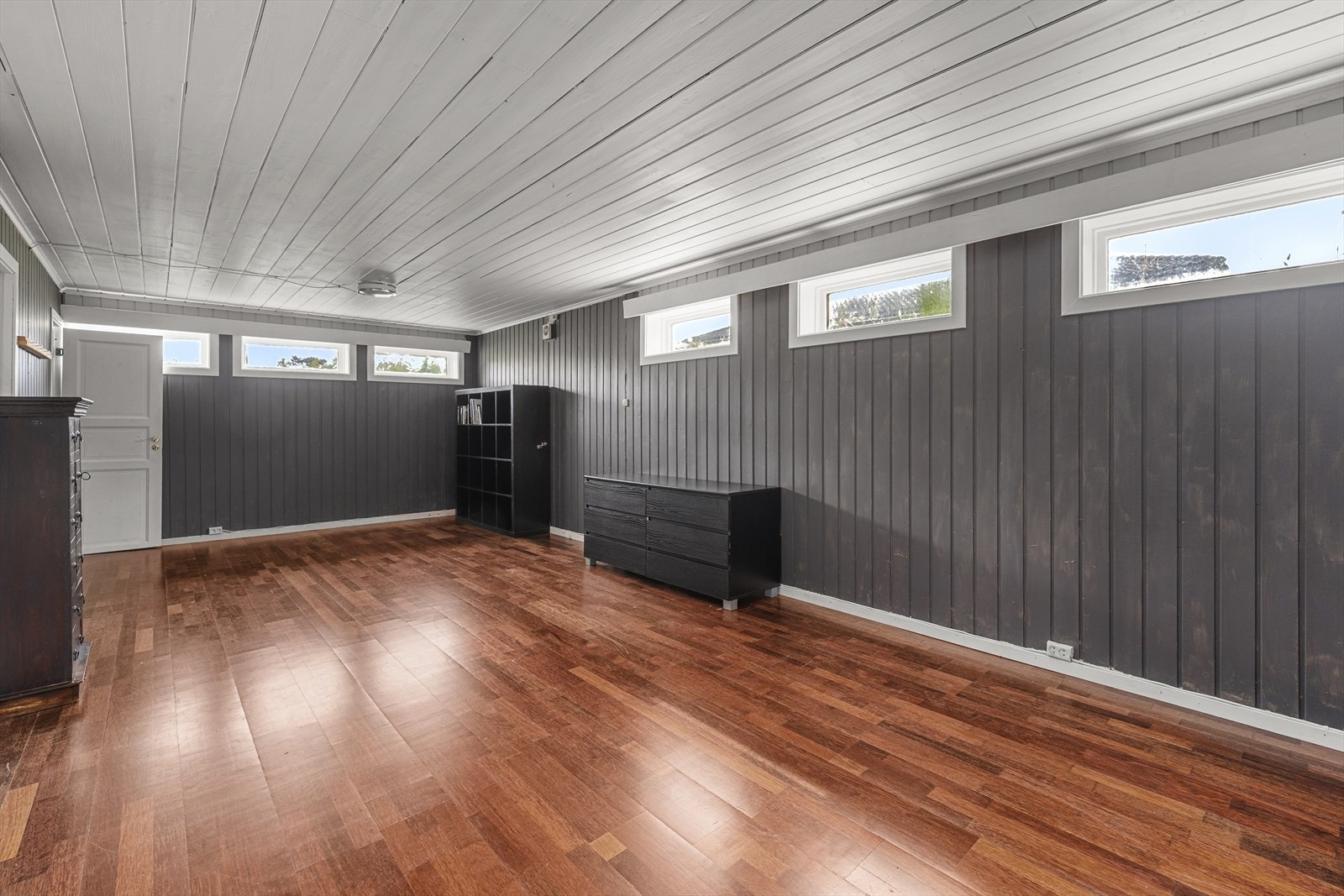 Innredet kjellerstue (rommet er ikke godkjent til varig opphold) Galleribilde