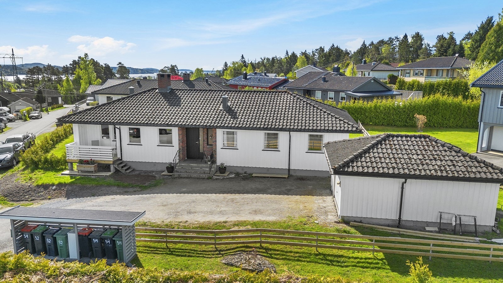 Få minutters gange til sjøen med flere badeplasser Galleribilde