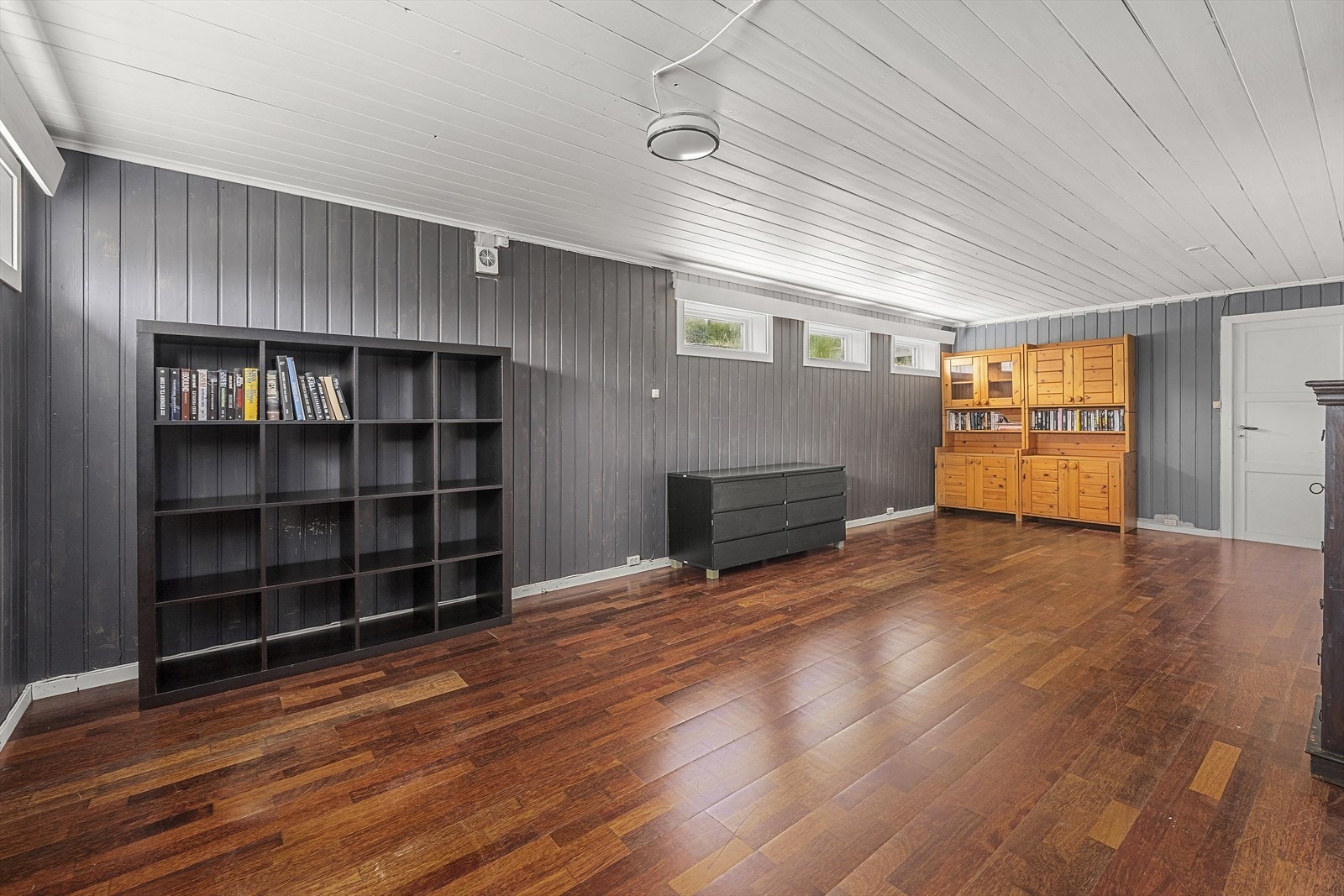 Innredet kjellerstue (rommet er ikke godkjent til varig opphold) Galleribilde