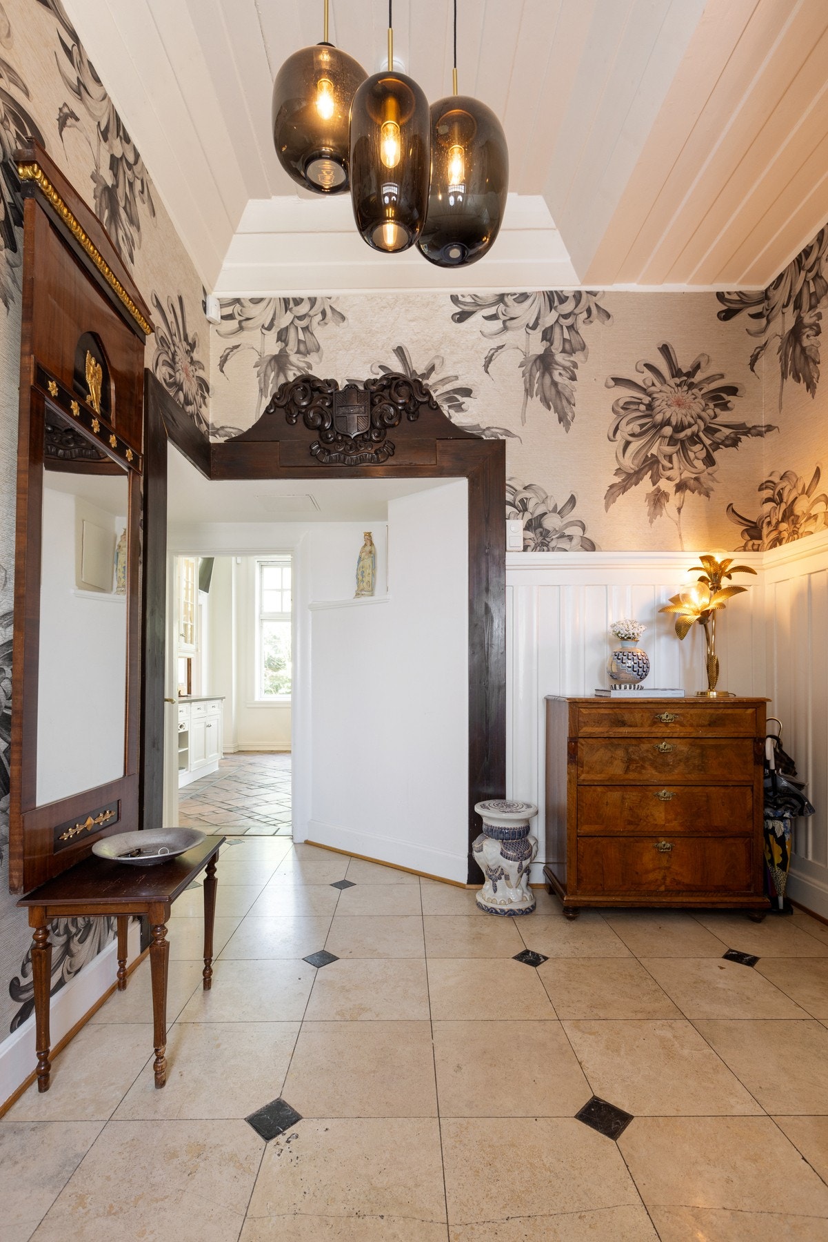 Boligen imponerer med gjennomgående vakre bevarte detaljer Galleribilde