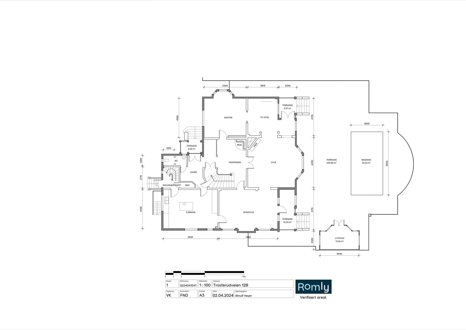 1. etasje
Både kjeller og loftsetasjen kan på en enkel måte knyttes til hoveddelen, og gir en helt unik mulighet til å skape seg et drømmehjem med alt av fasiliteter dersom man ønsker større deler av huset til eget bruk Galleribilde