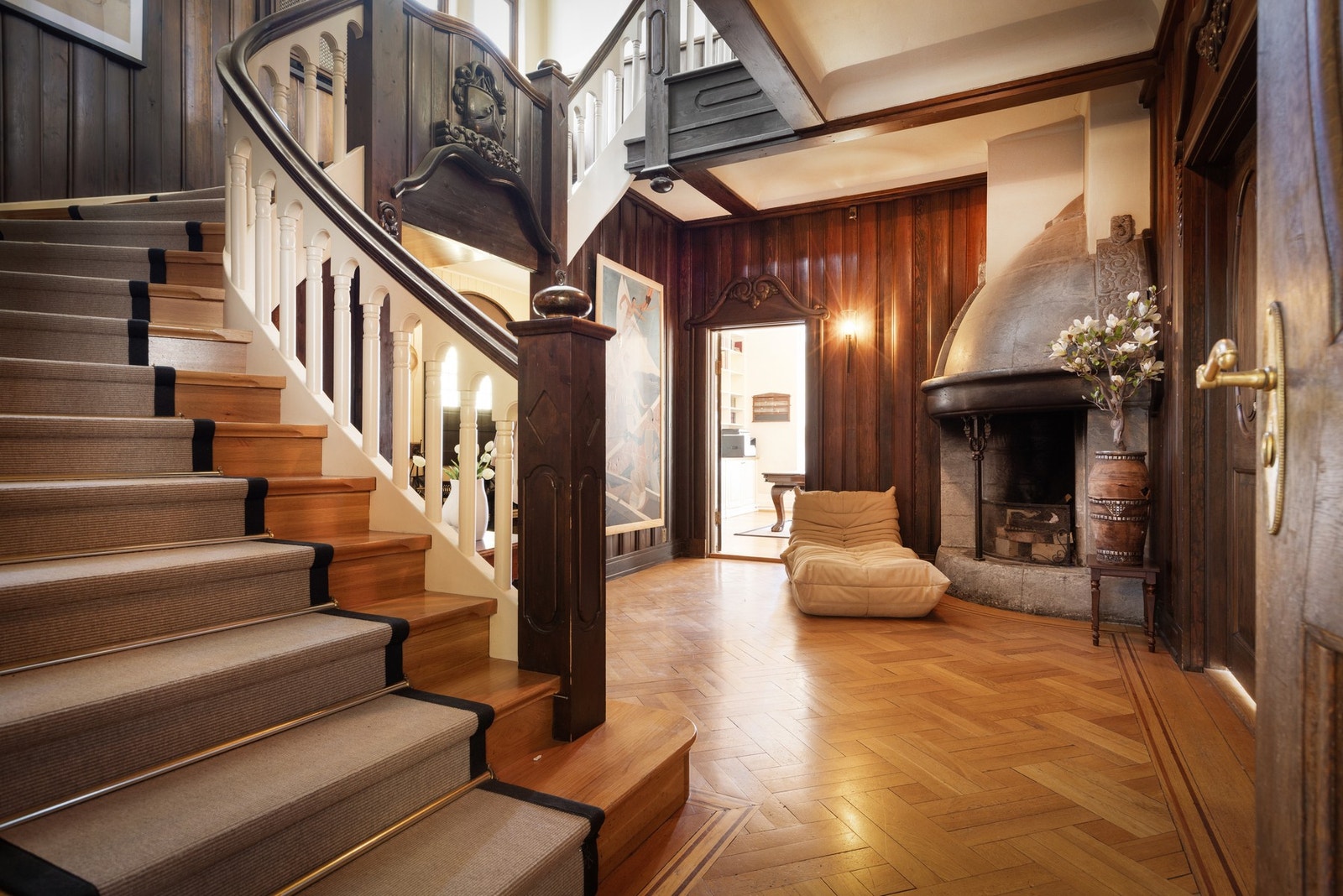 Storslått og ærverdig trappehall Galleribilde