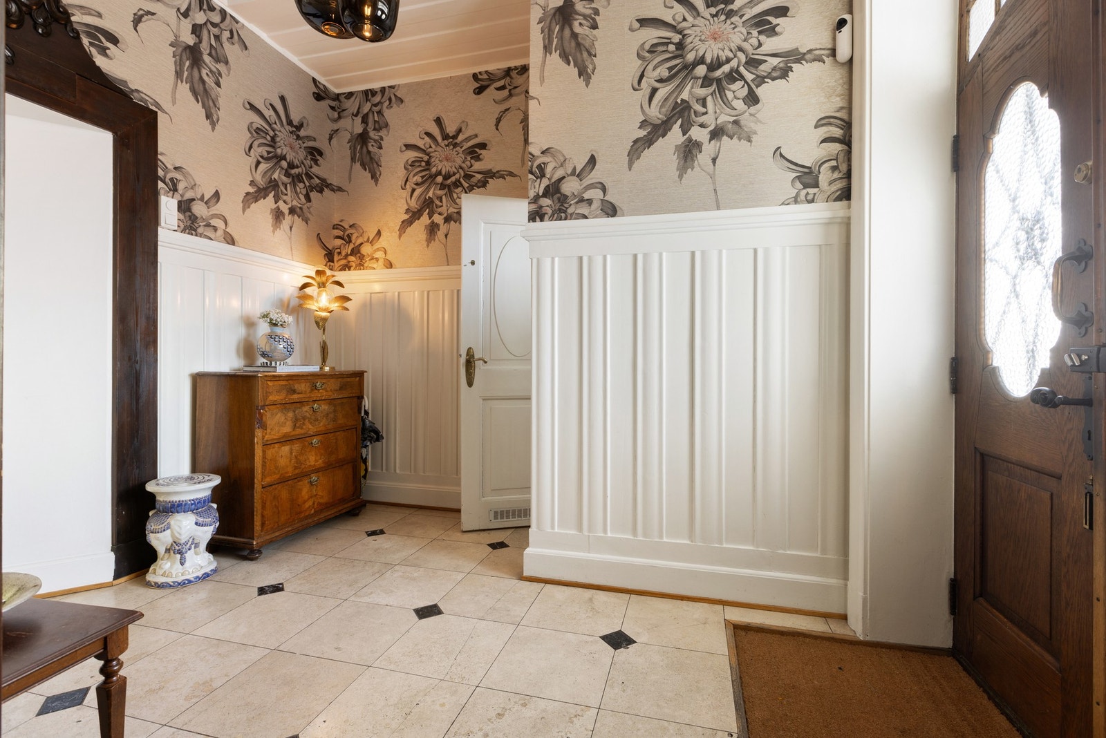 Flott entré med god takhøyde Galleribilde