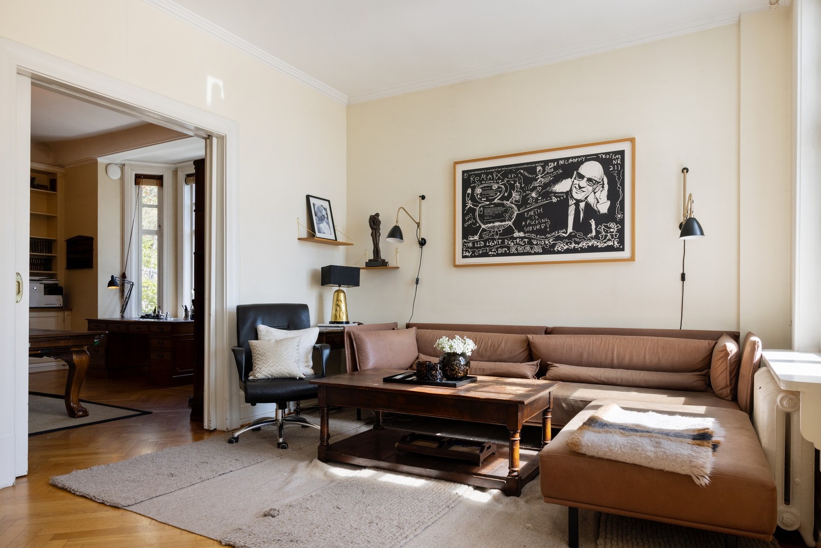 Åpen løsning mellom alle stuene i boligen Galleribilde