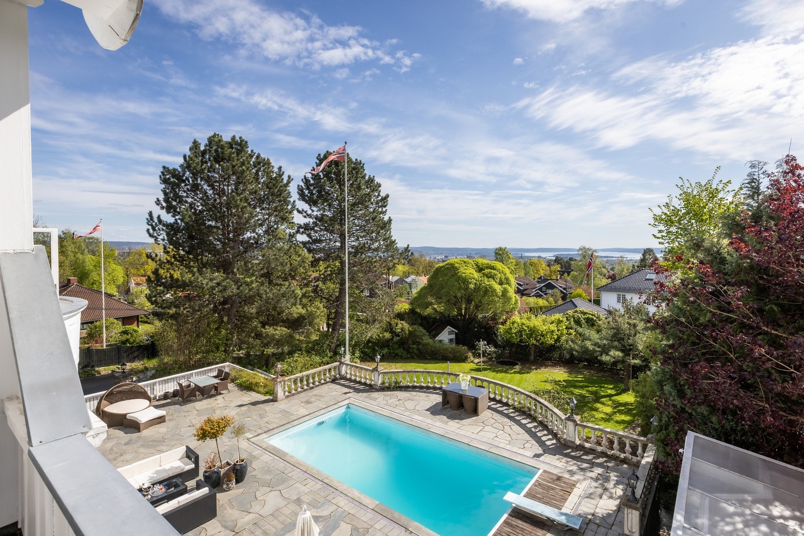 Praktfull patrisiervilla med storslagen utsikt beliggende i et av Oslos aller mest ettertraktede villaområder Galleribilde