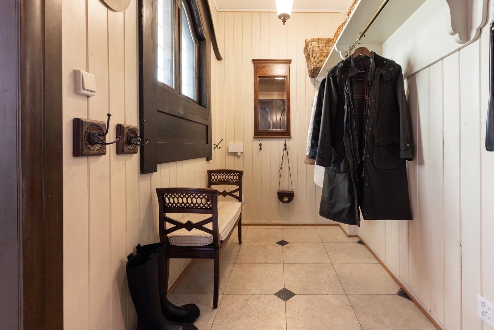 Garderobeløsning ifm. inngangsparti Galleribilde