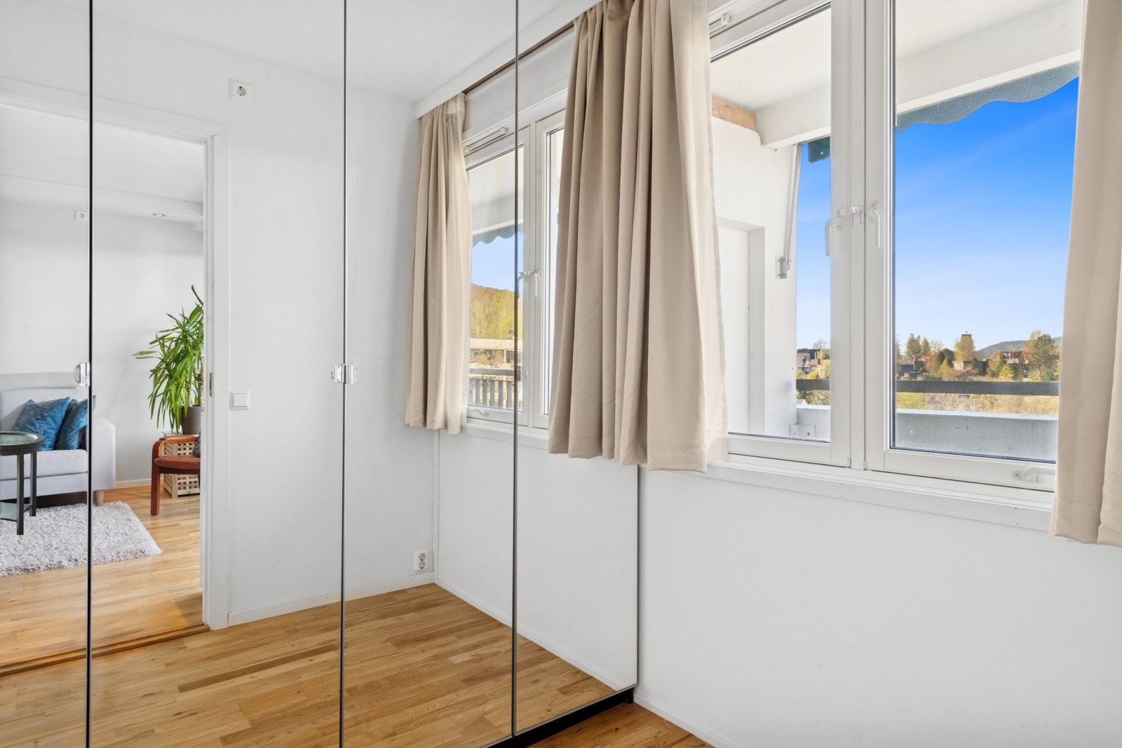 God skapplass på soverom Galleribilde
