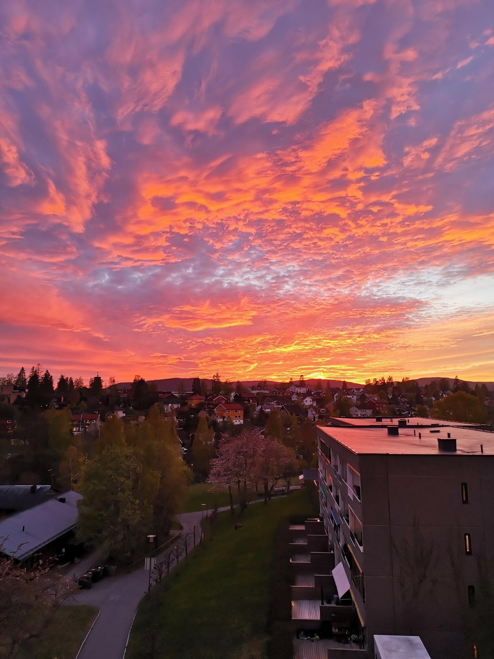 Fra leiligheten i solnedgang (selgers private bilde) Galleribilde