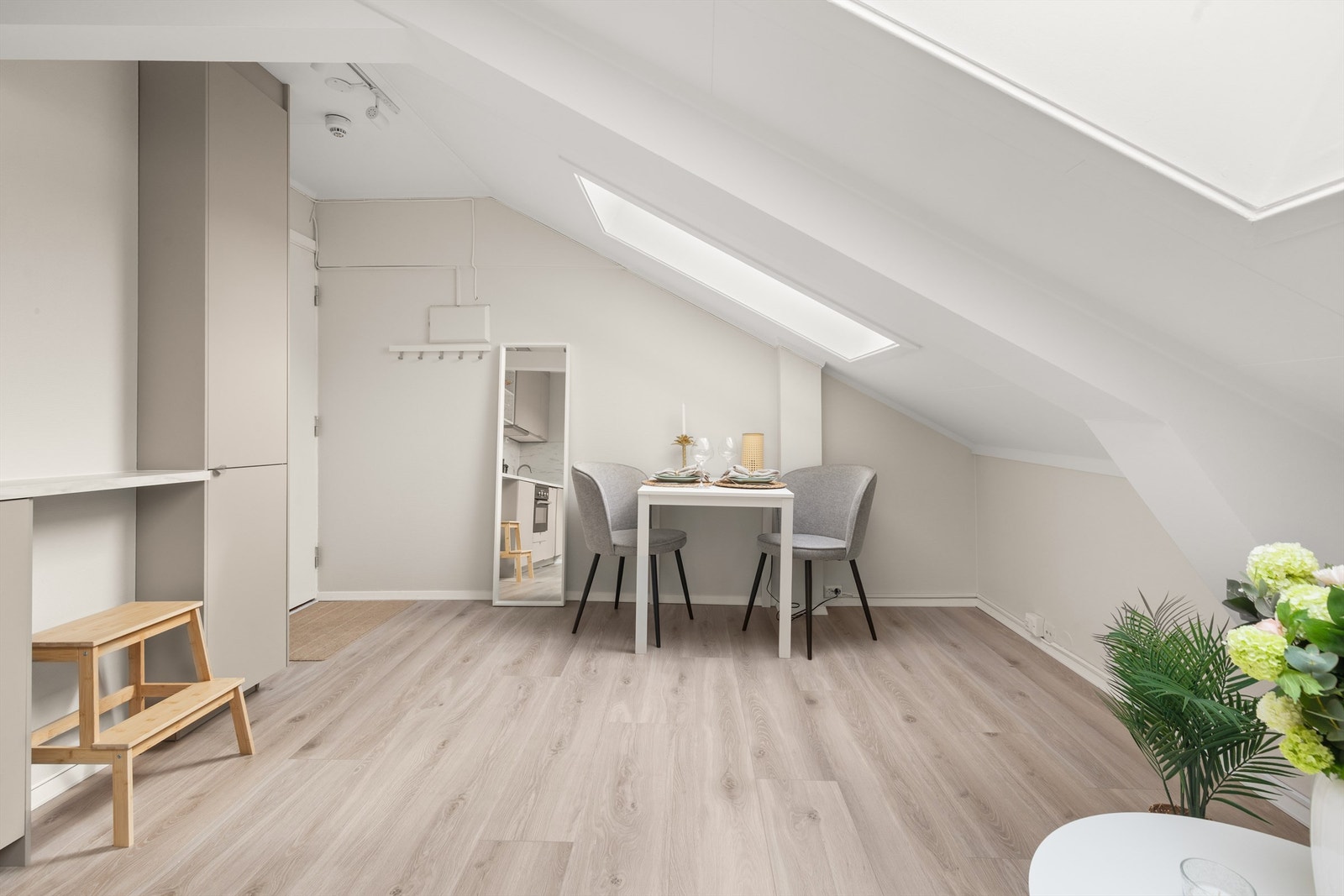 Overflatene er for øvrig malt i lyse og tidløse nyanser som harmonerer fint med hverandre. Galleribilde