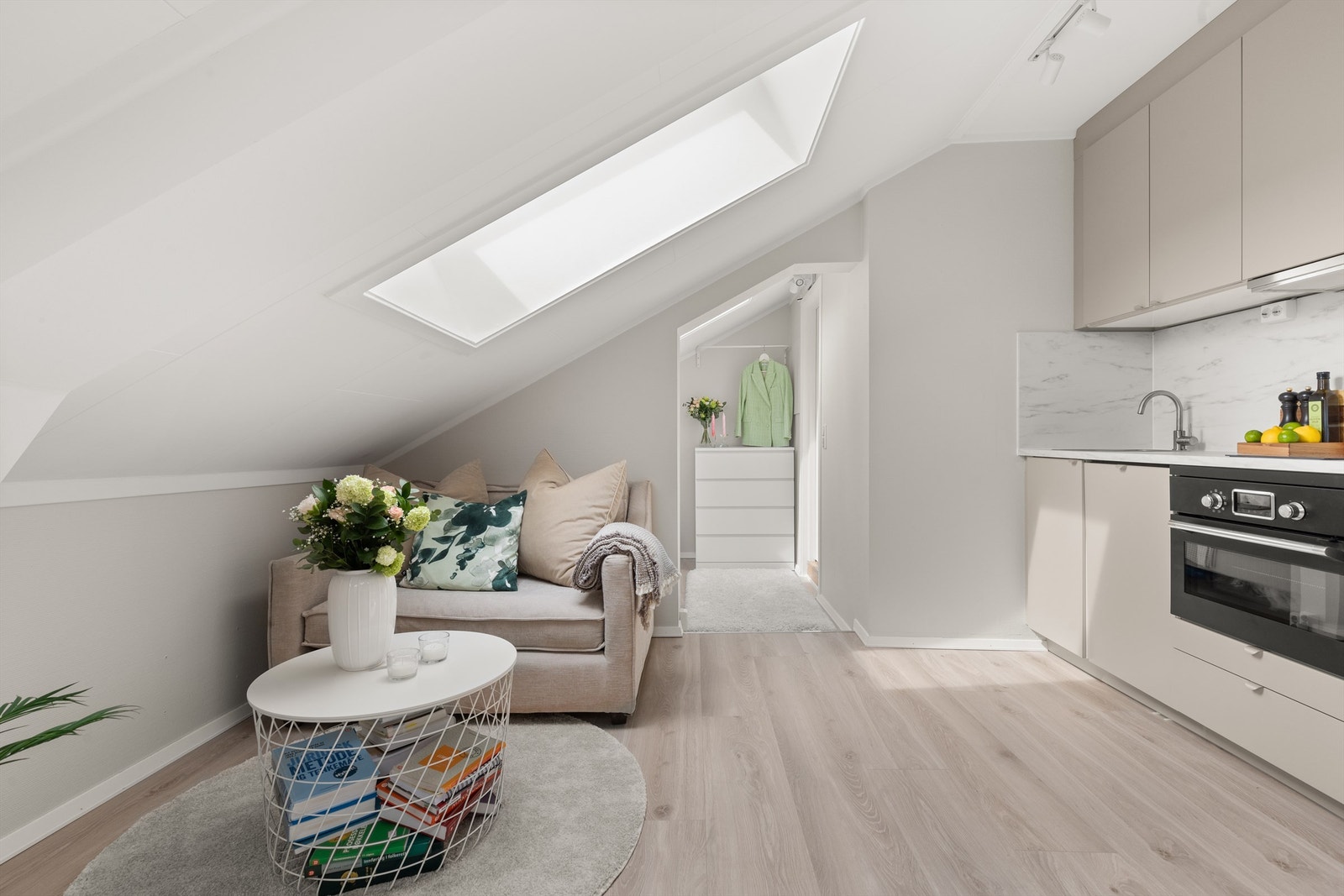 Leiligheten ligger i 5. etasje og har den velkjente loftsleilighetsfølelsen! Galleribilde