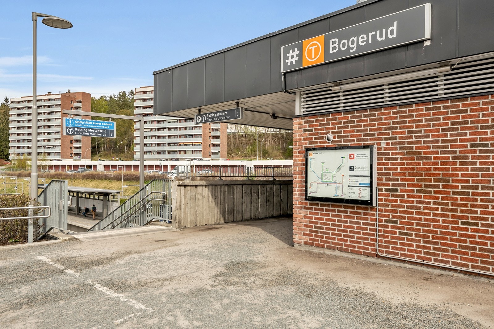 Bogerud T-bane ligger i umiddelbar nærhet. Galleribilde