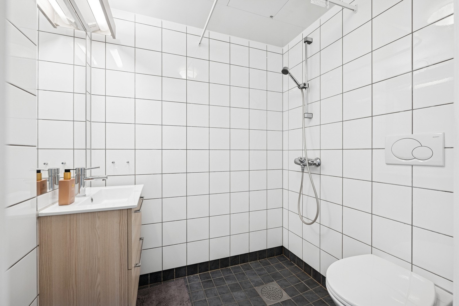 Flisalgt bad med varmekabler også i hybelen Galleribilde