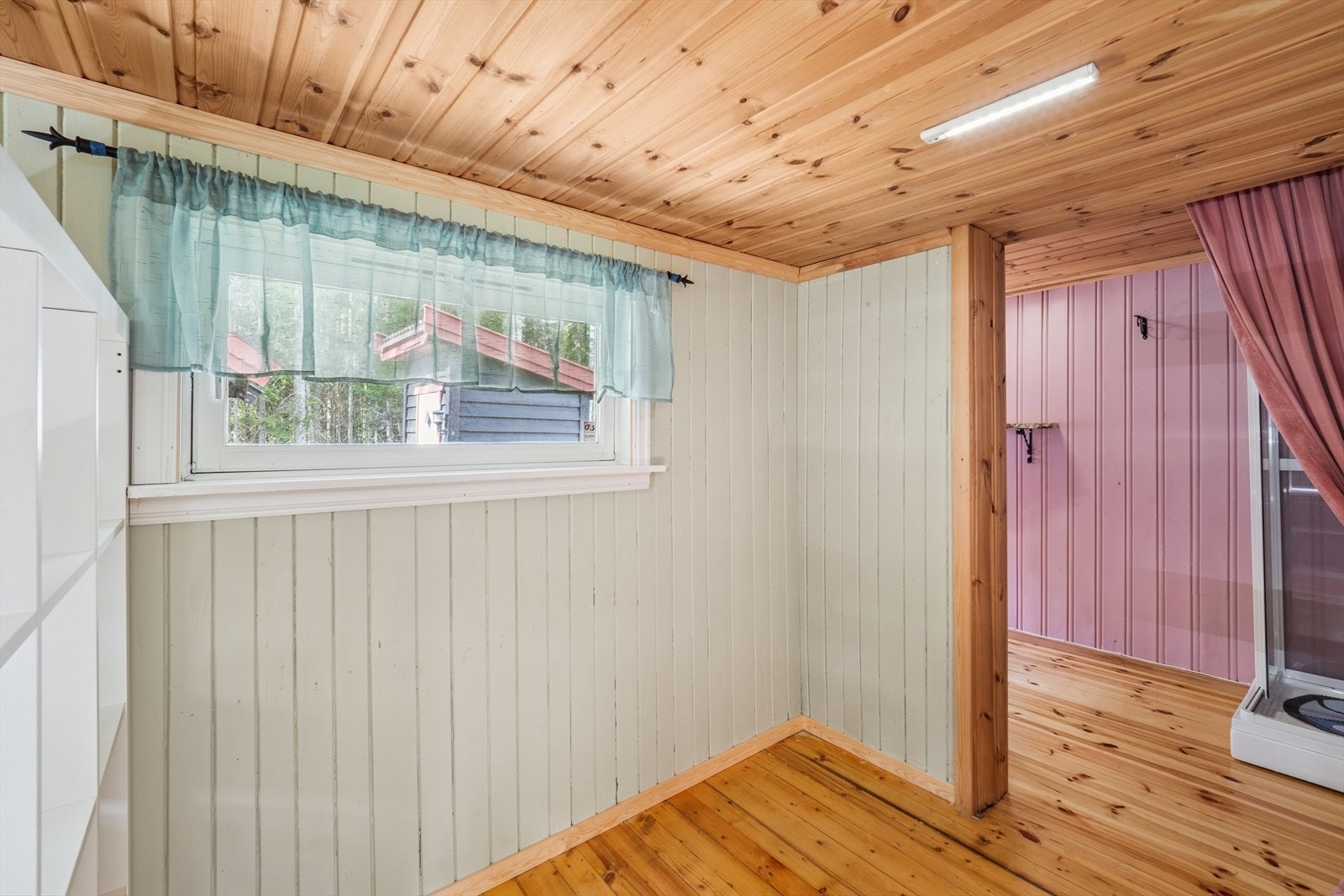 Fra soverommet kommer man videre inn til baderom/stellerom. Galleribilde