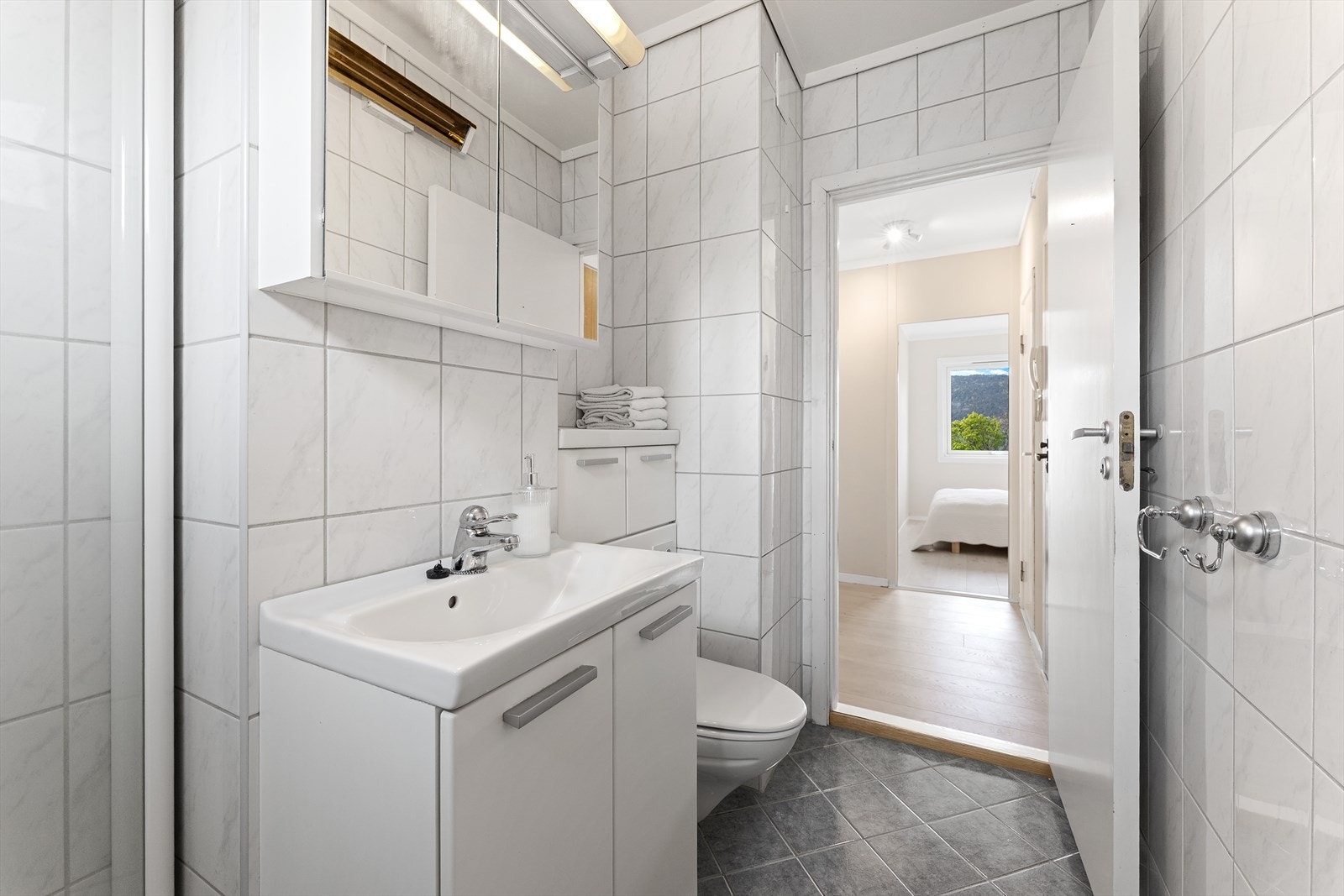 - Det er stråleovn på badet - Galleribilde
