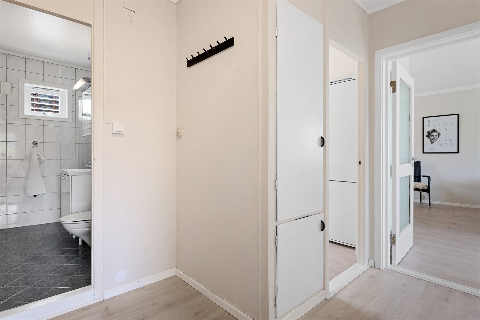 - Romslig entré på 4,9 m² - Galleribilde