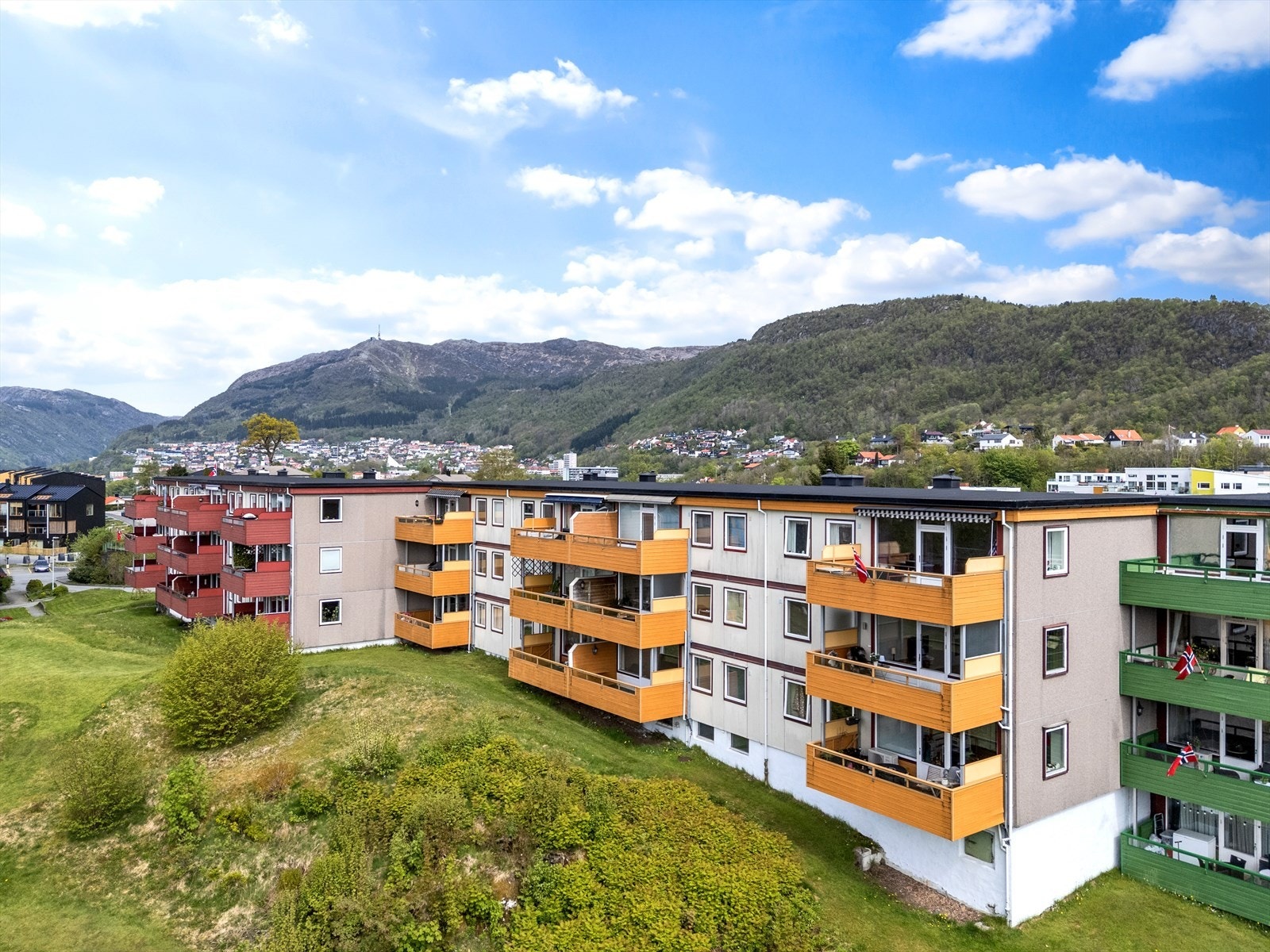 - Leiligheten har en flott beliggenhet Landås med kort vei til fine turområder - Galleribilde