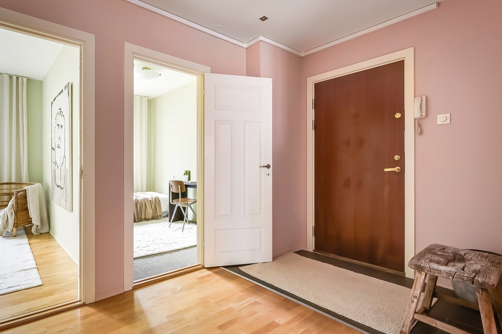 Leilighetens inngangsparti. Galleribilde