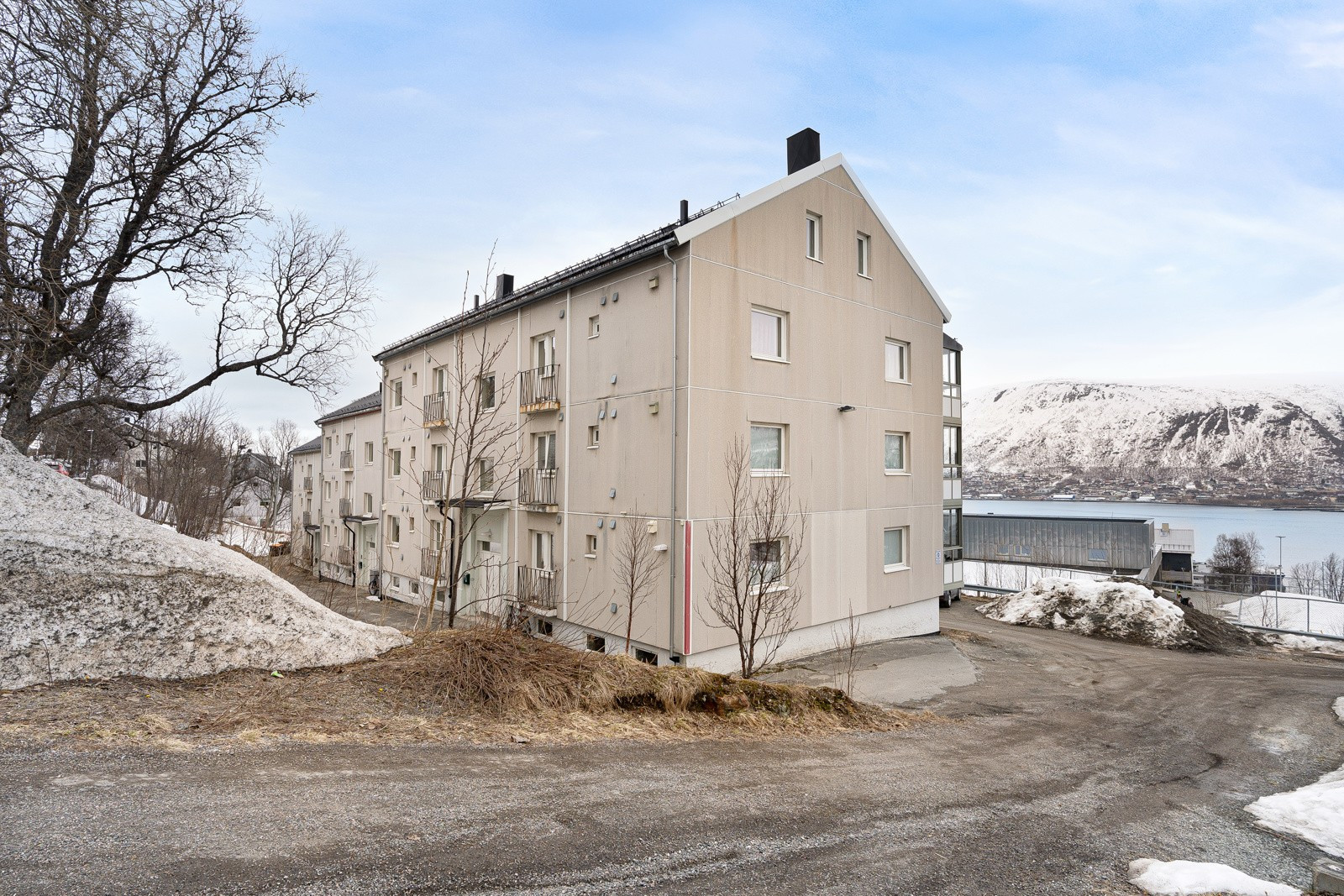 Flott, etterspurt og sentral beliggenhet ovenfor (og litt nord for) Tromsø sentrum.