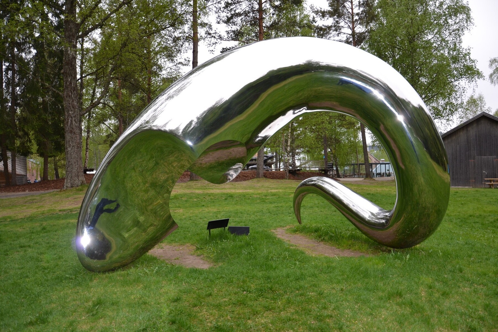 Kistefoss museet har mange praktfulle skulpturer Galleribilde